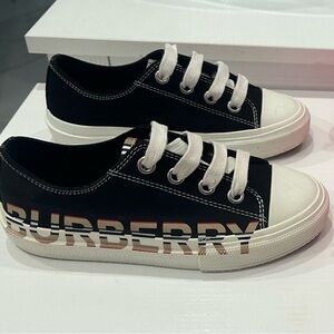 Burberry Kids
Icon Stripe logo low-top sneakers